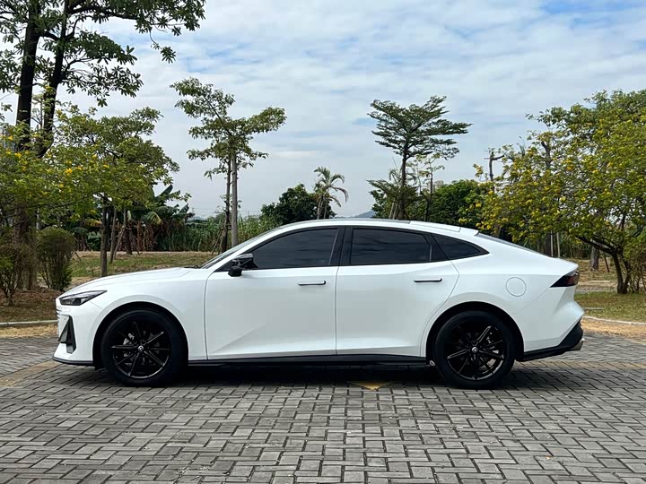 Фото 4 - Changan UNI-V