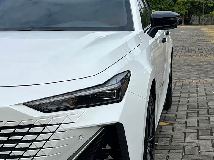 Фото 8 - Changan UNI-V