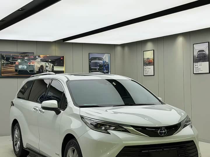 Фото 3 - Toyota Sienna