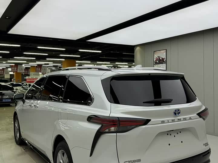 Фото 4 - Toyota Sienna