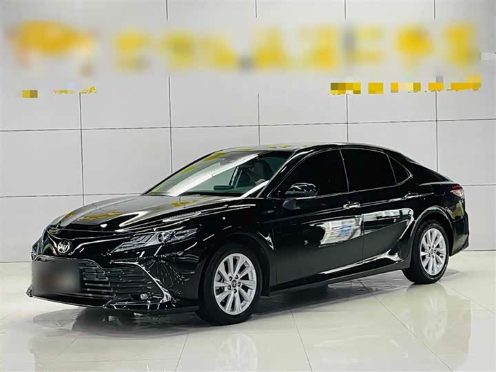 Фото 2 - Toyota Camry