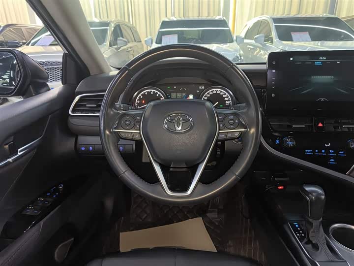 Фото 3 - Toyota Camry