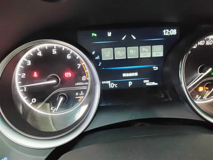 Фото 5 - Toyota Camry