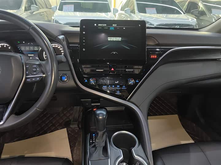 Фото 6 - Toyota Camry