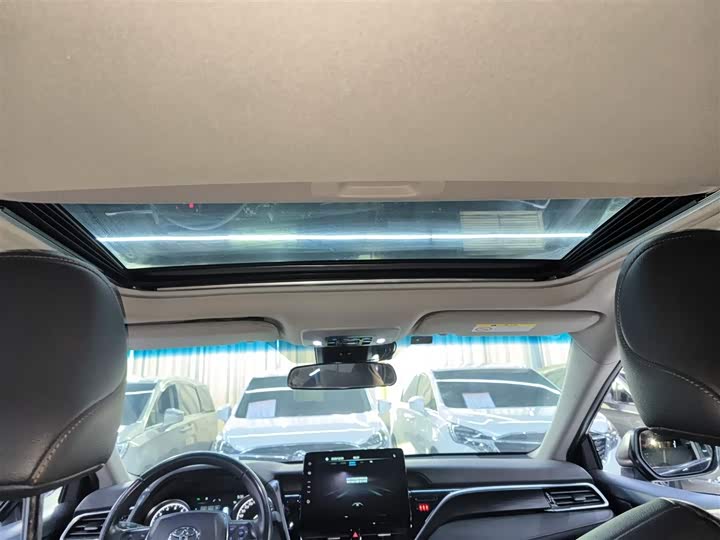 Фото 9 - Toyota Camry