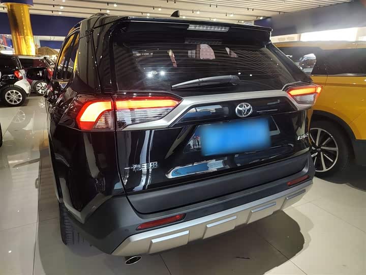 Фото 6 - Toyota RAV4
