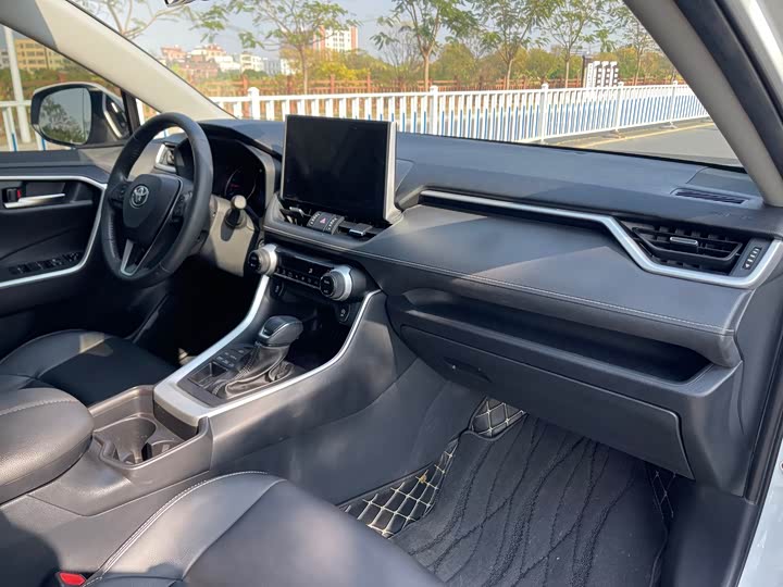 Фото 7 - Toyota Wildlander