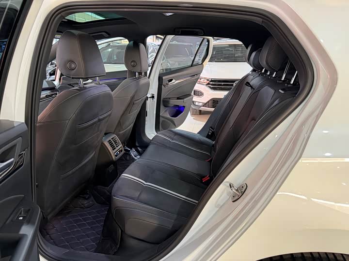 Фото 8 - Volkswagen Golf