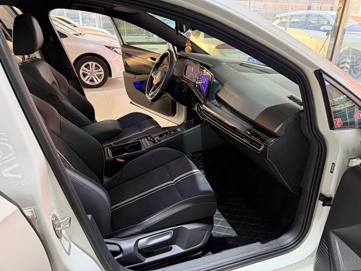 Фото 9 - Volkswagen Golf