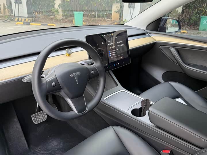 Фото 3 - Tesla Model Y