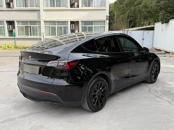 Фото 8 - Tesla Model Y