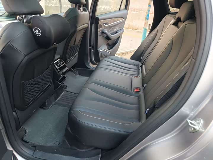 Фото 9 - Geely Monjaro