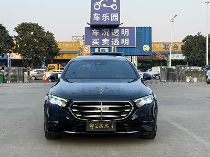 Фото 2 - Mercedes-Benz E-Class