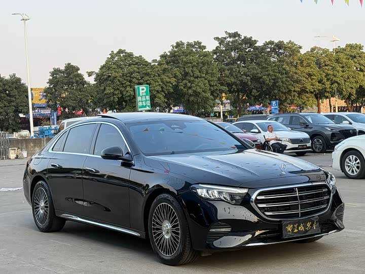 Фото 3 - Mercedes-Benz E-Class