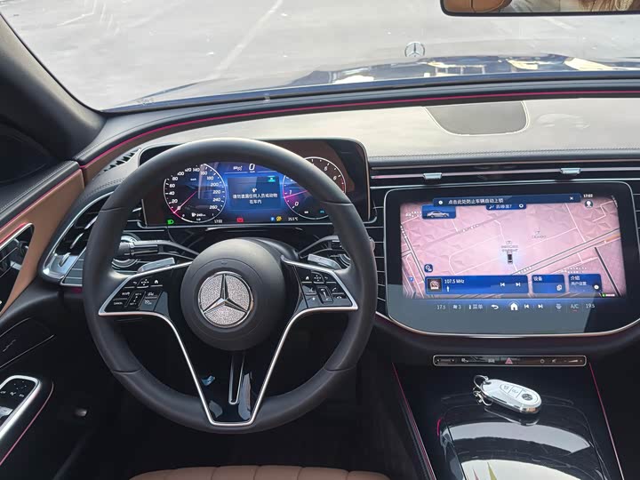 Фото 5 - Mercedes-Benz E-Class