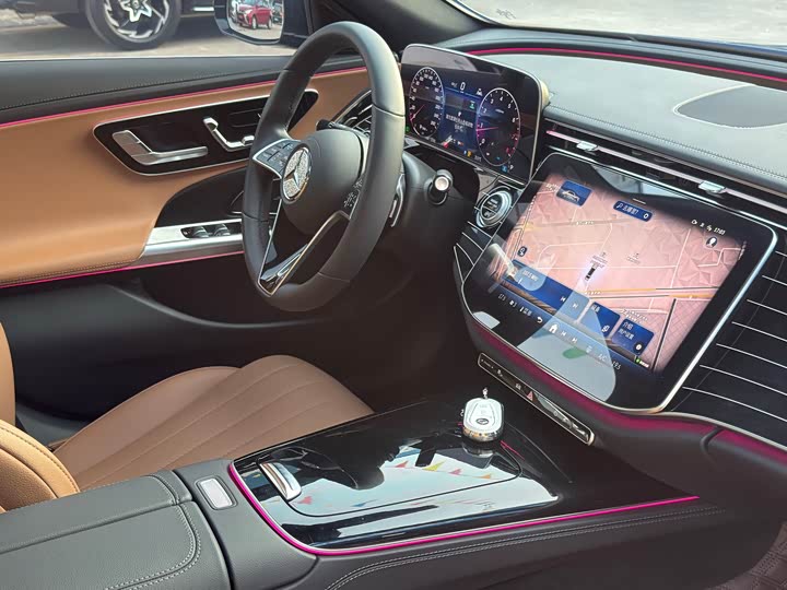 Фото 9 - Mercedes-Benz E-Class