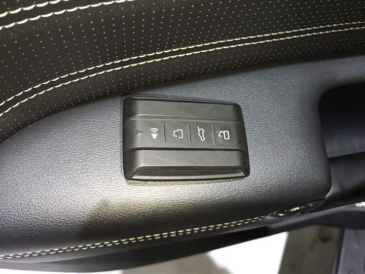 Фото 9 - Tank 300