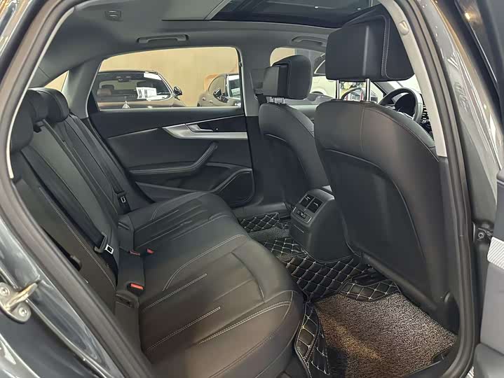 Фото 9 - Audi A4L