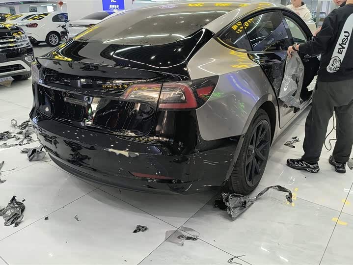 Фото 2 - Tesla Model 3