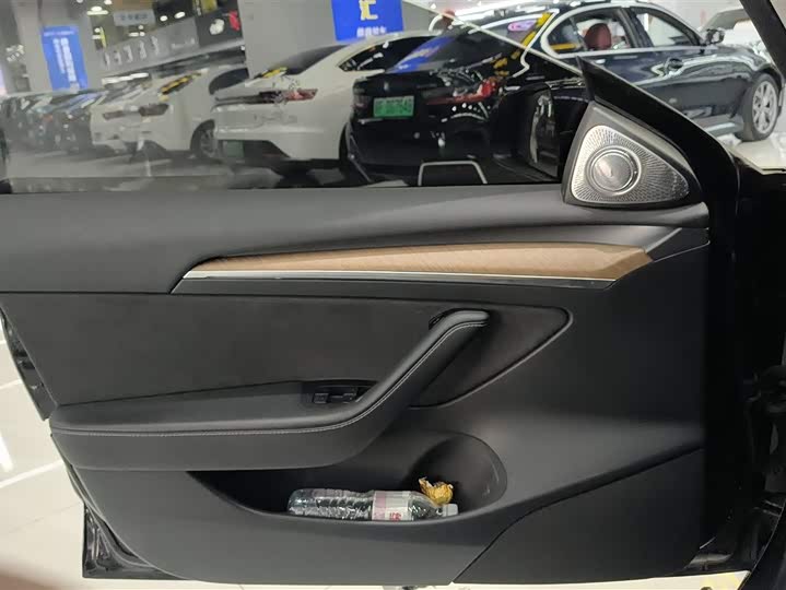 Фото 6 - Tesla Model 3