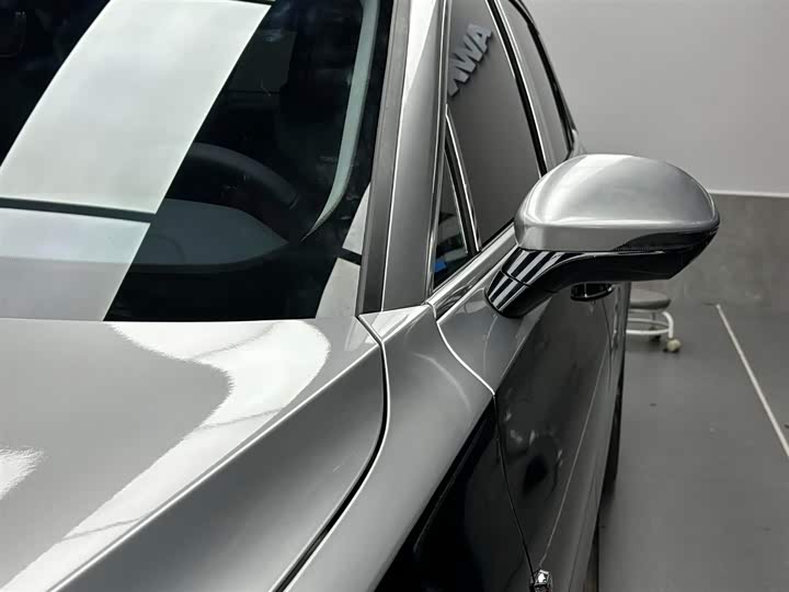 Фото 7 - Hongqi H5