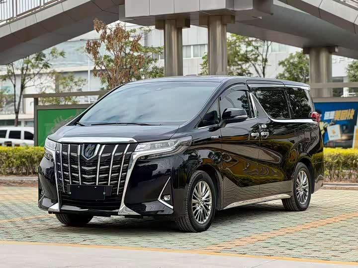 Фото 1 - Toyota Alphard