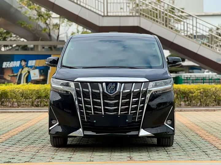 Фото 2 - Toyota Alphard
