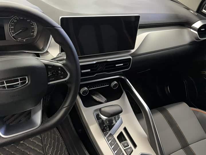 Фото 4 - Geely Coolray