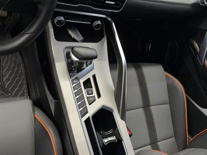 Фото 7 - Geely Coolray