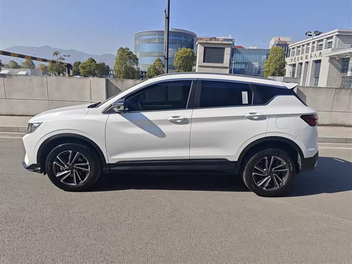 Фото 8 - Geely Coolray