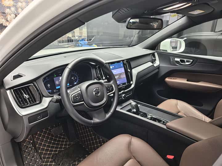 Фото 4 - Volvo XC60