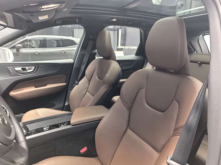 Фото 6 - Volvo XC60