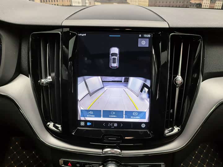 Фото 8 - Volvo XC60