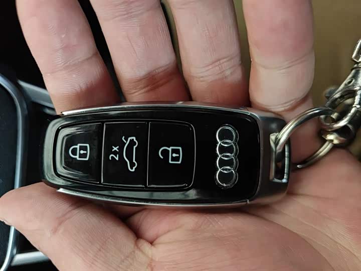 Фото 9 - Audi A6