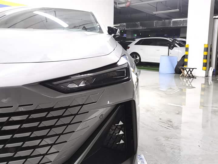 Фото 5 - Changan UNI-V Hybrid