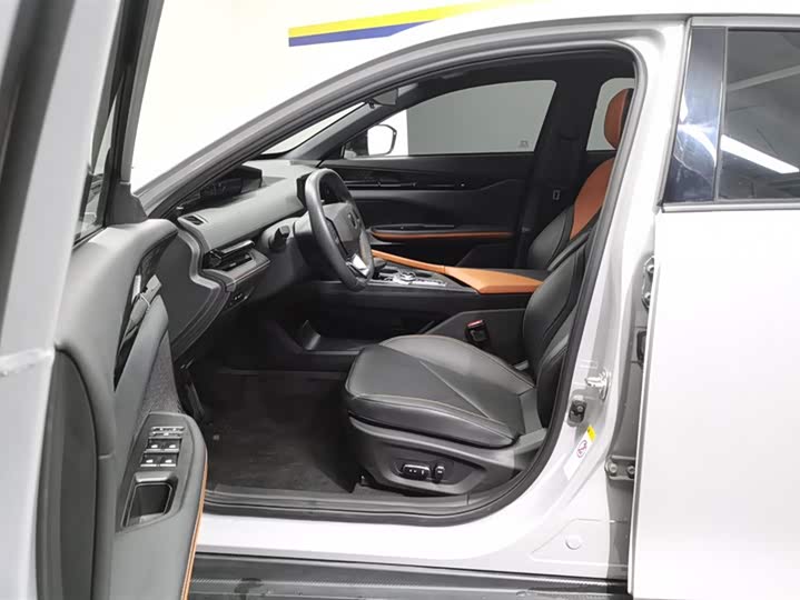 Фото 9 - Changan UNI-V Hybrid