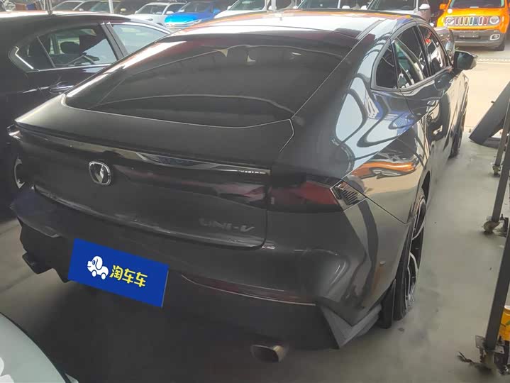 Фото 3 - Changan UNI-V