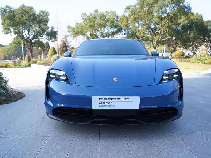 Фото 2 - Porsche Taycan