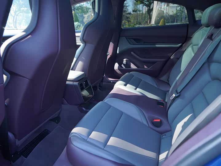 Фото 4 - Porsche Taycan