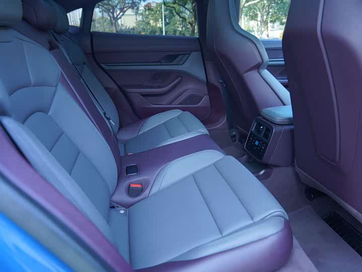 Фото 9 - Porsche Taycan