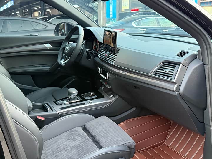Фото 9 - Audi Q5L Sportback