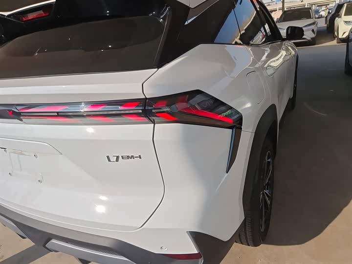 Фото 8 - Geely Galaxy L7