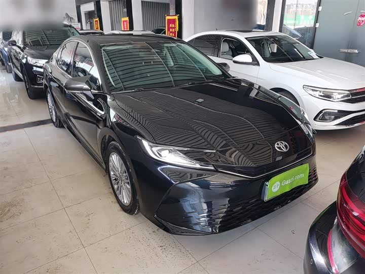 Фото 4 - Toyota Camry