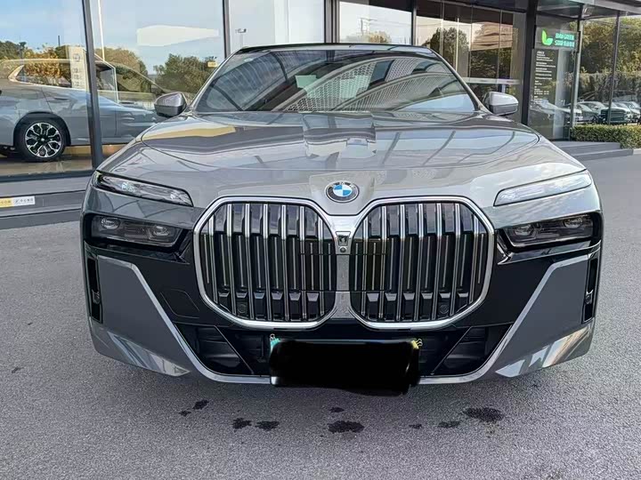 Фото 2 - BMW 7 Series