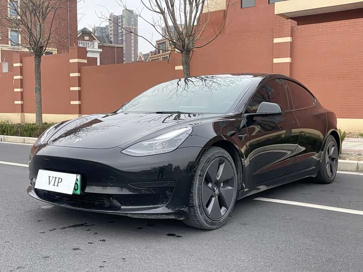 Фото 1 - Tesla Model 3