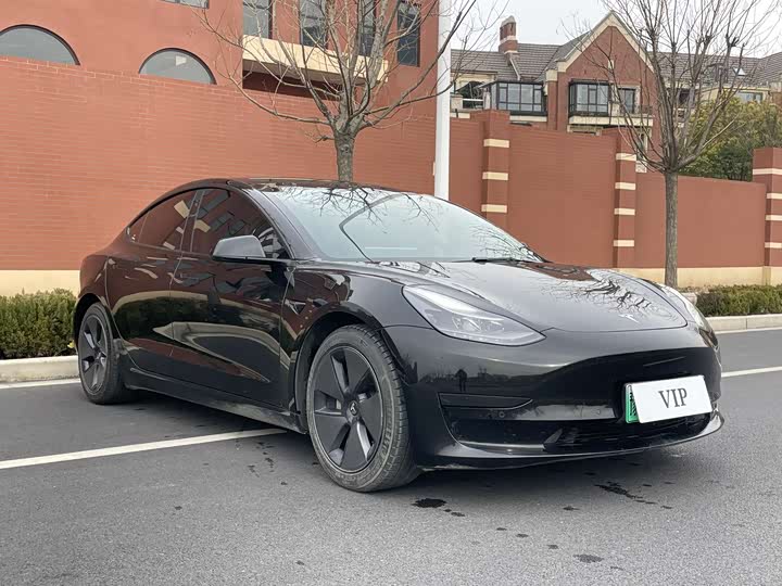 Фото 2 - Tesla Model 3