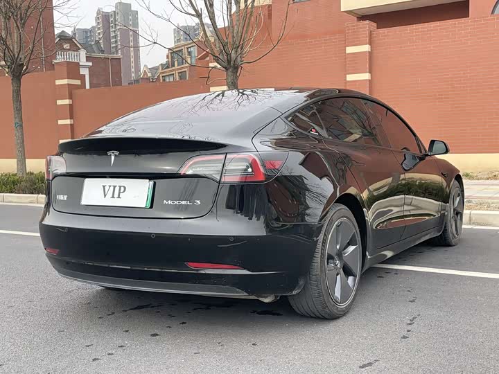 Фото 5 - Tesla Model 3