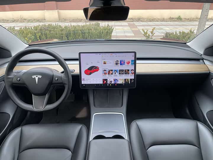 Фото 9 - Tesla Model 3