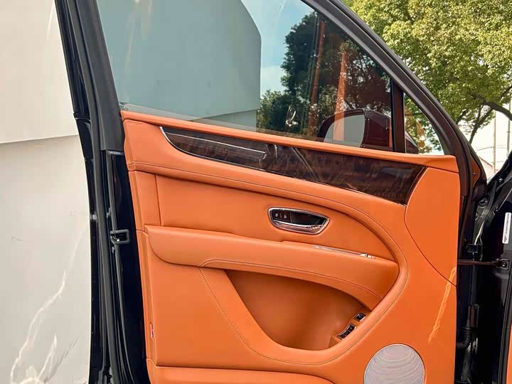 Фото 5 - Bentley Bentayga