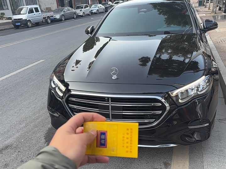 Фото 1 - Mercedes-Benz E-Class